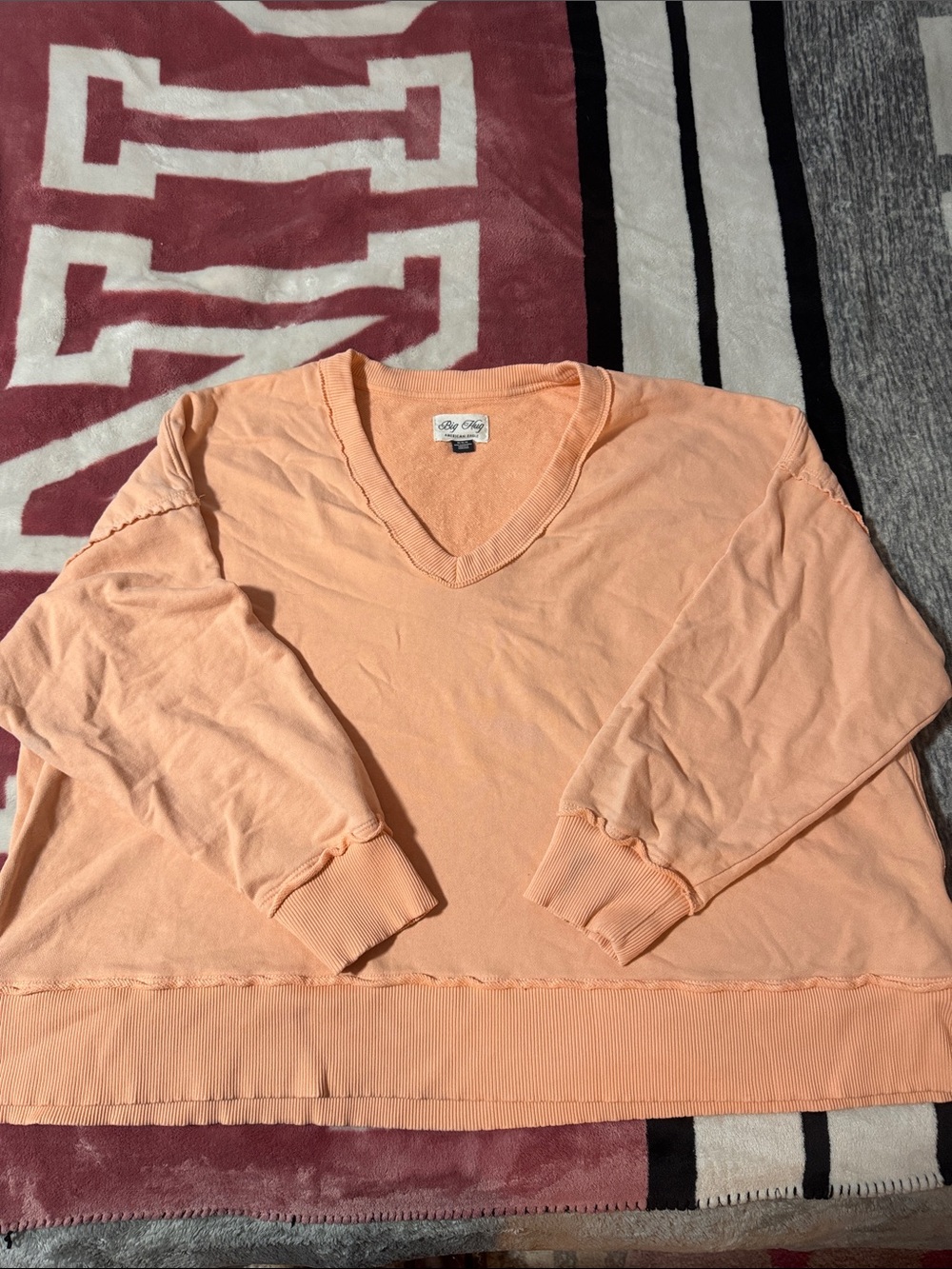 American Eagle - Big Hug V neck sweatshirt